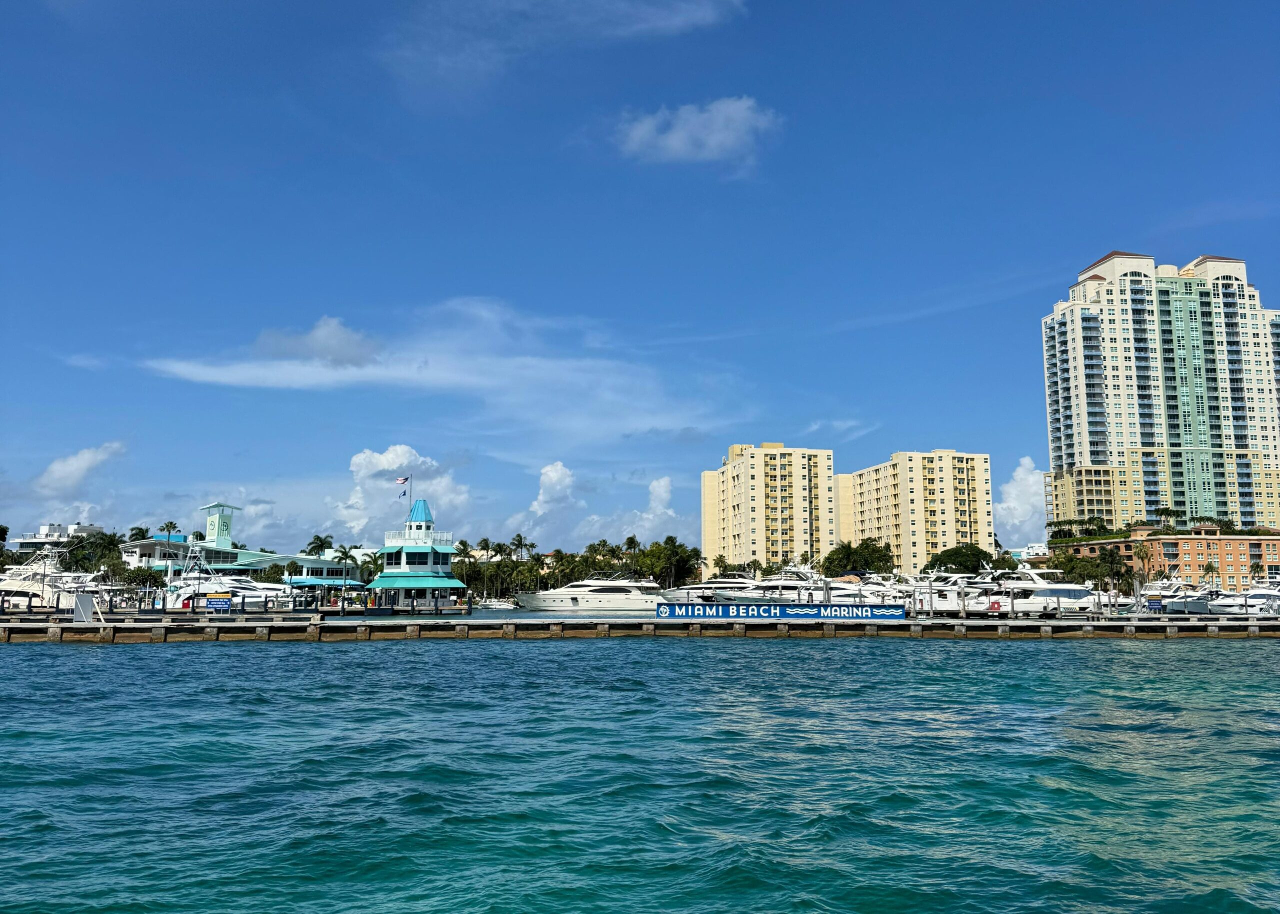 Skyline di Miami visto dal mare